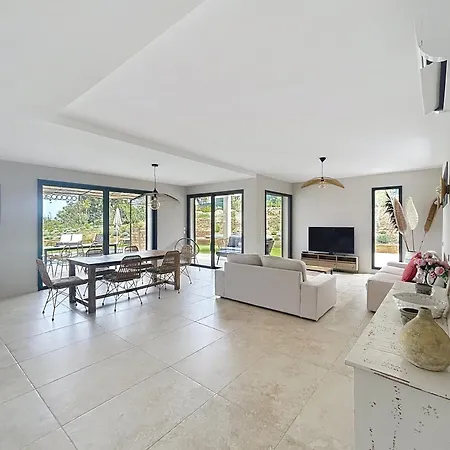 Capucine - Modern Antibes