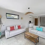 Capucine - Modern Villa